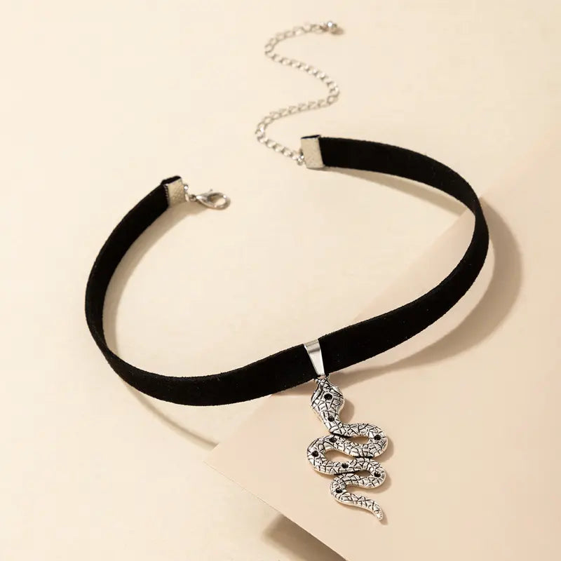 Halsband Schlange Gothic Punk – Samt Choker mit Schlangen Anhänger in Silber Gold