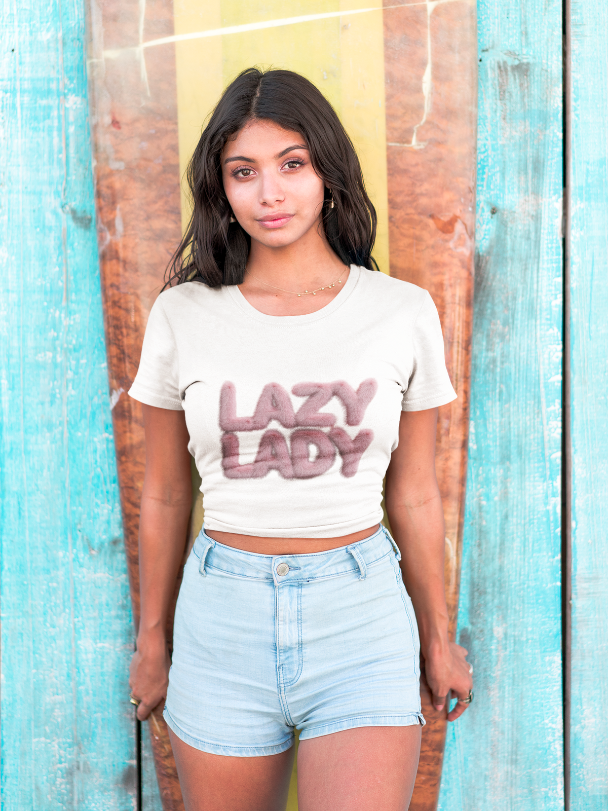 T-Shirt Damen Crop – Weißes Lazy Lady Shirt mit flauschigem 3D Schriftzug